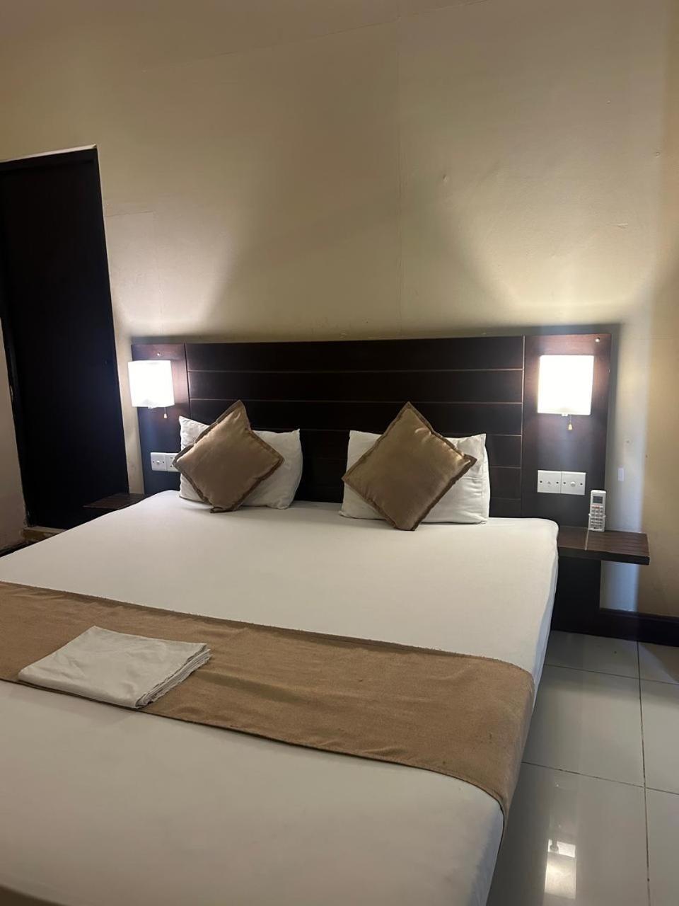 Yarl Mercury Inn Jaffna Dış mekan fotoğraf